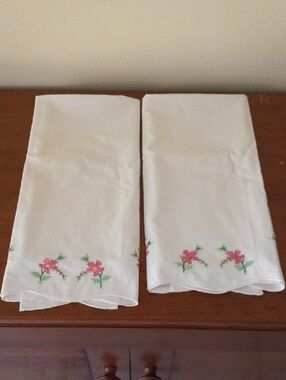 Dainty Pink Floral Embroiderd Pillowcase Set Standard Size